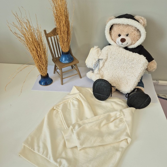 White & Blue Sweater with Floral Detailing - Picture 4 of 4